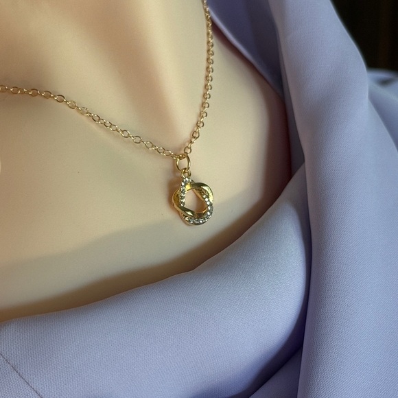14K Gold Plated Necklace with Chic Pendant - Picture 3 of 9